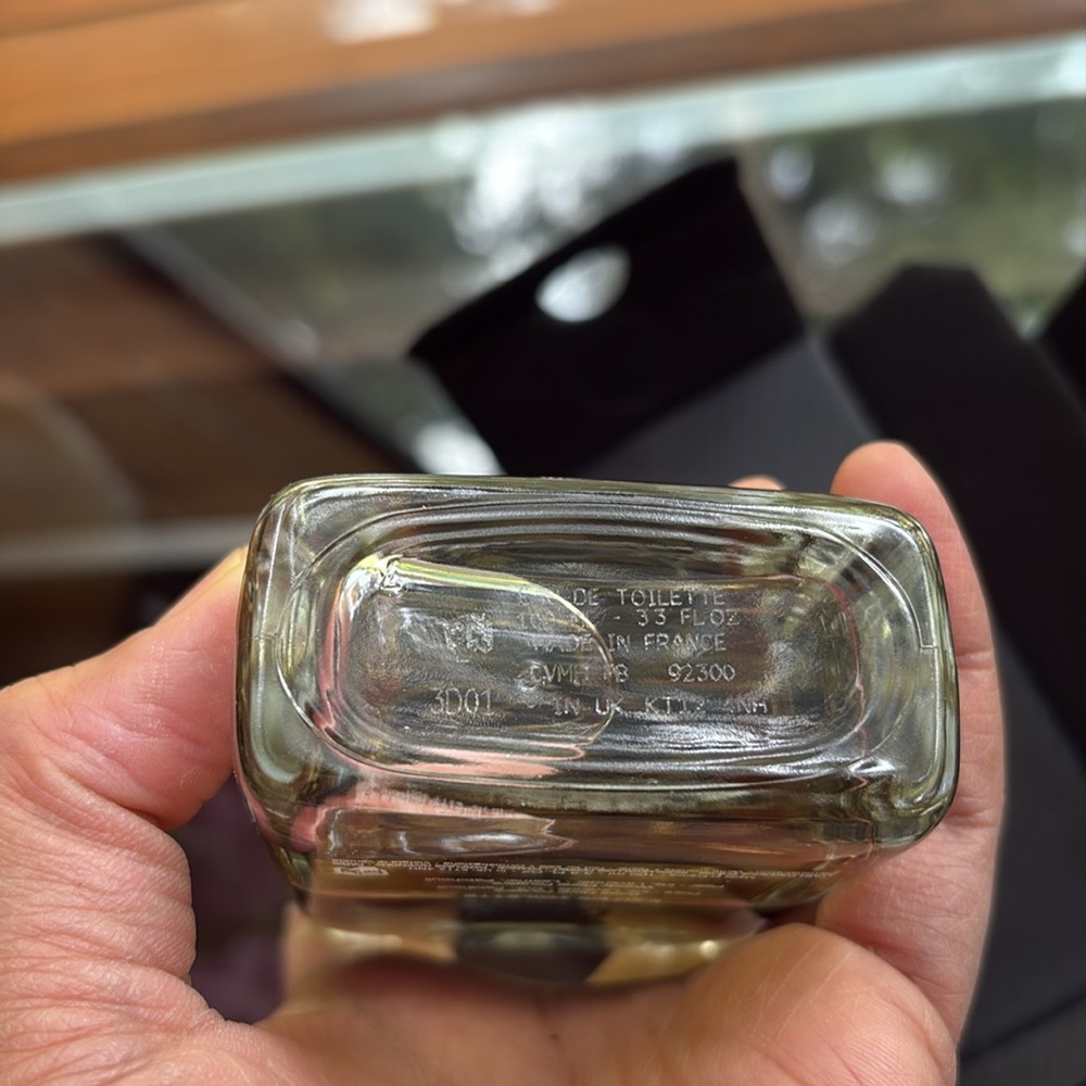 Givenchy Gentleman Eau de Toilette in Black and Clear - Picture 3 of 8